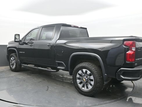 Used 2024 Chevrolet Silverado 2500 Custom w/ Custom Value Package image 8