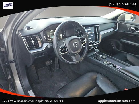 Used 2019 Volvo S60 T5 Momentum w/ Premium Package image 13