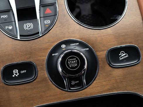Used 2023 Bentley Bentayga Extended Wheelbase AWD/4WD image 35