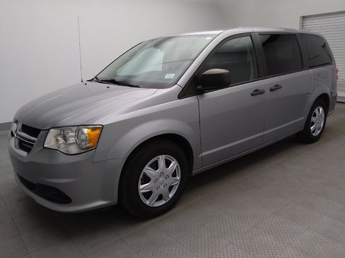 Used 2020 Dodge Grand Caravan SE FWD image 2