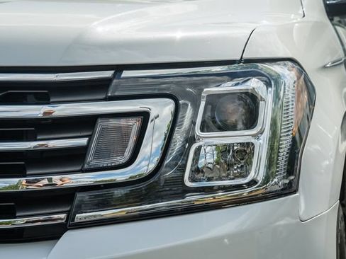 Used 2020 Ford Expedition XLT w/ Equipment Group 202A AWD/4WD image 14