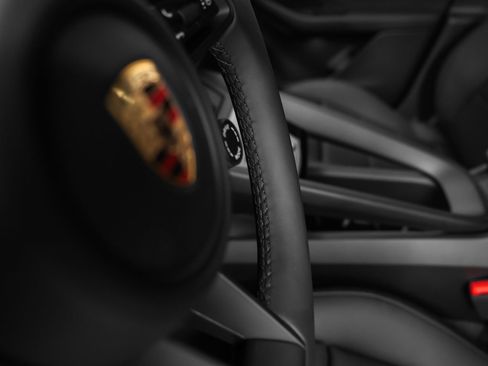 Certified 2025 Porsche Macan 4 Electric image 33