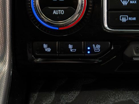 Used 2024 GMC Yukon Denali w/ Denali Reserve Package AWD/4WD image 12
