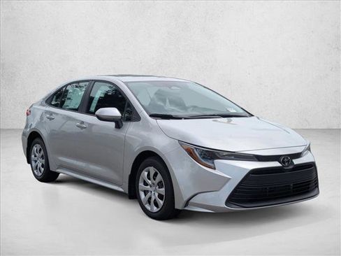 Used 2025 Toyota Corolla LE FWD image 6