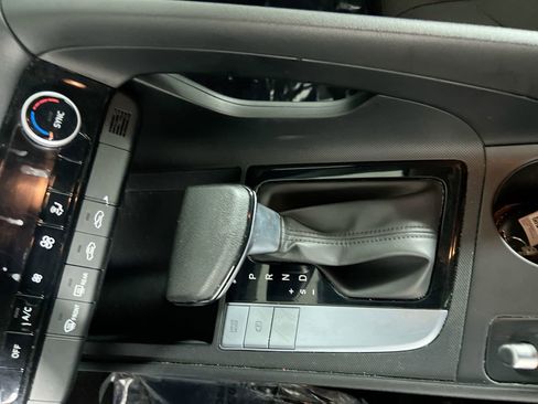 Used 2024 Hyundai Elantra SEL FWD image 22