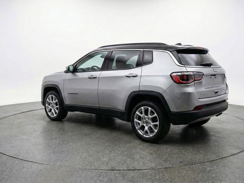 Used 2025 Jeep Compass Limited image 6