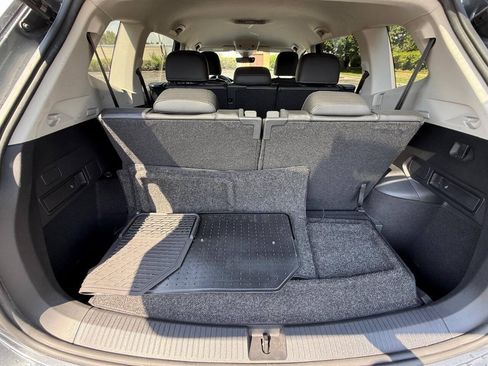 Used 2022 Volkswagen Tiguan SE FWD image 16