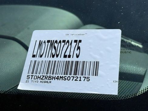 Used 2021 Toyota Highlander XLE AWD/4WD image 35