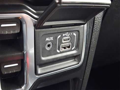 Used 2023 Jeep Wrangler Unlimited Sahara w/ Cold Weather Group image 18