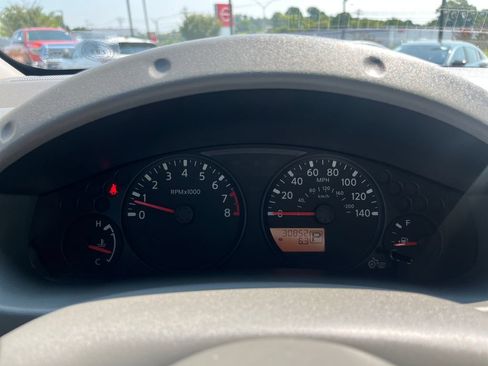 Used 2020 Nissan Frontier SV RWD image 13