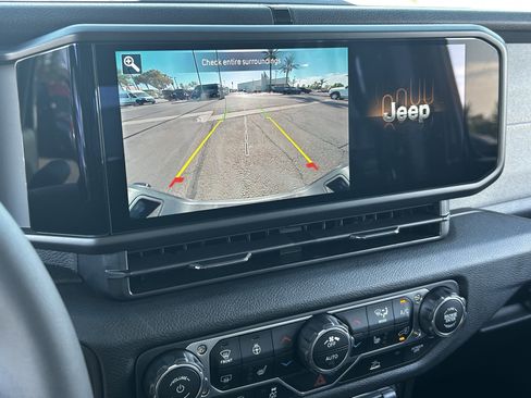 New 2025 Jeep Gladiator Sport image 25