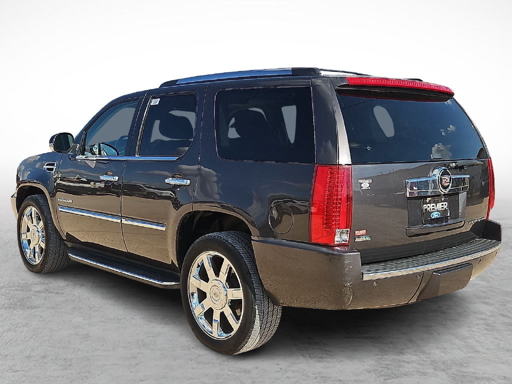 Used 2011 Cadillac Escalade Luxury RWD image 7
