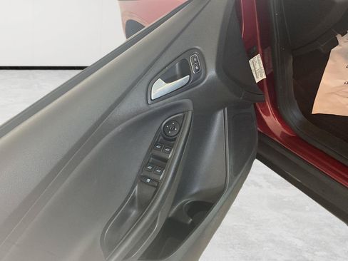 Used 2017 Ford Focus SE FWD image 15