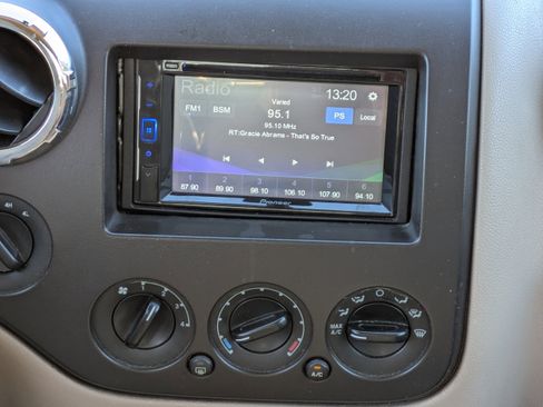 Used 2005 Ford Expedition XLT image 20