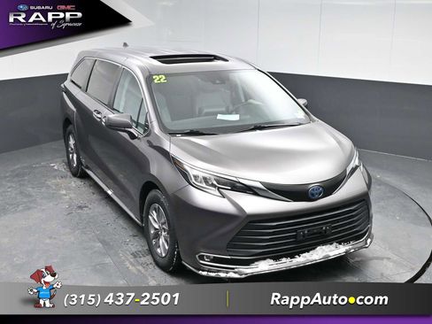 Used 2022 Toyota Sienna XLE image 23