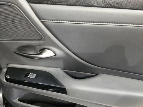 Used 2022 Lexus ES 300h w/ Premium Package FWD image 7