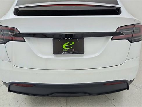 Used 2022 Tesla Model X image 11