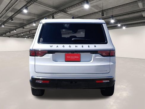 Used 2024 Jeep Wagoneer L Series II w/ Flexible Seating Group image 15