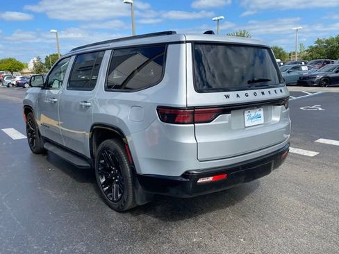 Used 2024 Jeep Wagoneer Series II image 7