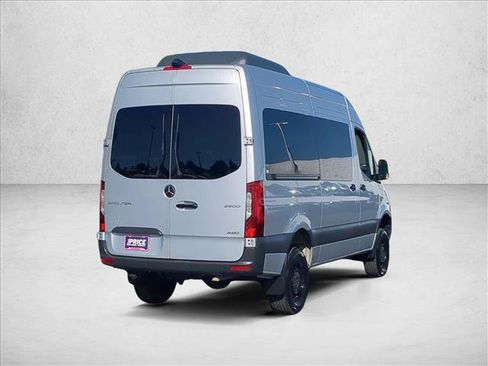 Used 2024 Mercedes-Benz Sprinter 2500 image 5