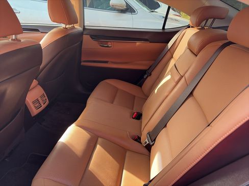 Used 2018 Lexus ES 350 w/ Premier Package FWD image 4