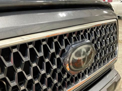Used 2018 Toyota Tacoma TRD Sport image 29