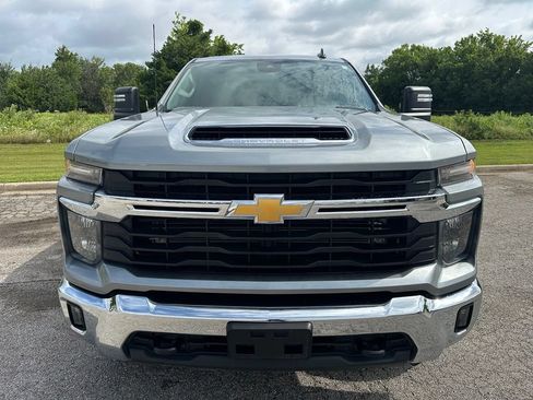 Used 2025 Chevrolet Silverado 2500 LT w/ Convenience Package AWD/4WD image 3