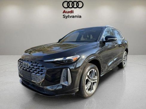 Certified 2025 Audi Q5 Premium w/ Convenience Package image 3