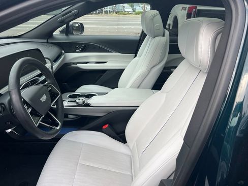 Used 2024 Cadillac Lyriq Luxury AWD/4WD image 10
