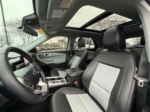 Certified 2022 Ford Explorer XLT w/ Equipment Group 202A image 37