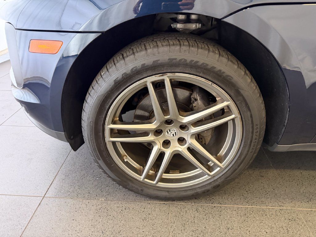 Certified 2020 Porsche Macan AWD/4WD image 10
