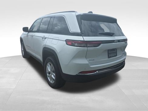 New 2026 Jeep Grand Cherokee Laredo AWD/4WD image 2