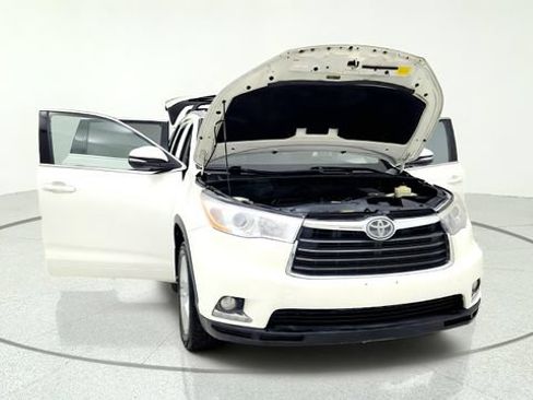 Used 2015 Toyota Highlander Limited Platinum FWD image 12