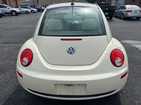 Used 2009 Volkswagen Beetle Coupe FWD image 4