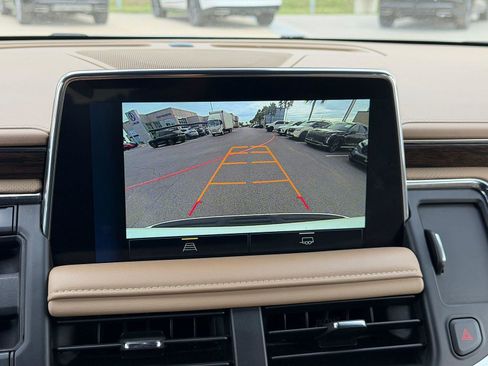 Used 2024 Chevrolet Suburban Premier image 2