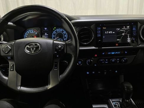 Certified 2018 Toyota Tacoma TRD Off-Road AWD/4WD image 19