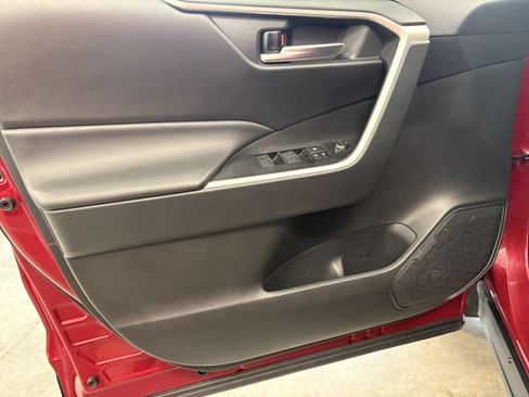 Used 2025 Toyota RAV4 XLE FWD image 7