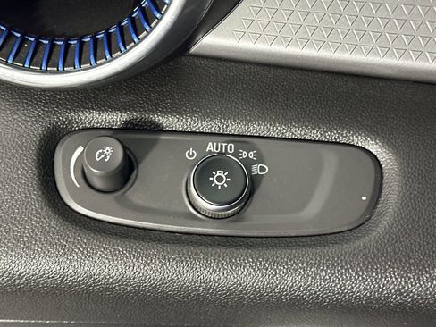 Used 2025 Chevrolet Trax LT w/ Driver Confidence Package image 18