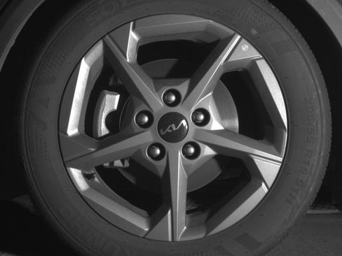 Used 2025 Kia K4 LXS FWD image 12