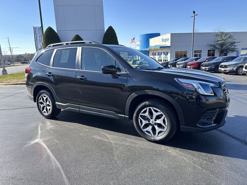 Used 2022 Subaru Forester Premium image 1