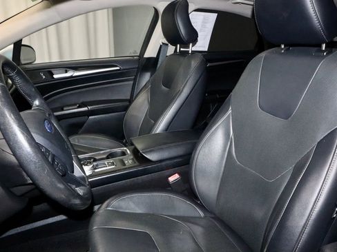 Used 2019 Ford Fusion Titanium FWD image 28