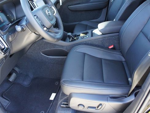 New 2025 Volvo XC40 B5 Core w/ Protection Package Premier image 19