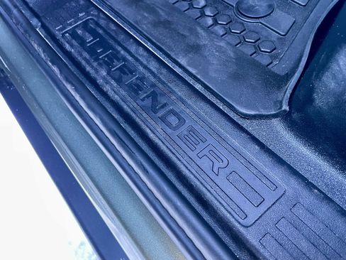 Used 2025 Land Rover Defender 110 X-Dynamic SE image 40