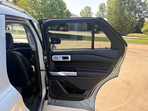 Used 2023 Ford Explorer Limited w/ Limited Technology Package AWD/4WD image 42