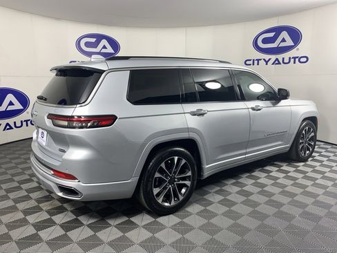 Used 2022 Jeep Grand Cherokee L Overland w/ Luxury Tech Group IV image 3