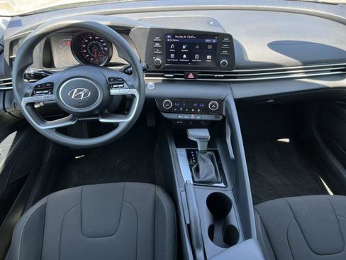 Used 2023 Hyundai Elantra SEL FWD image 2
