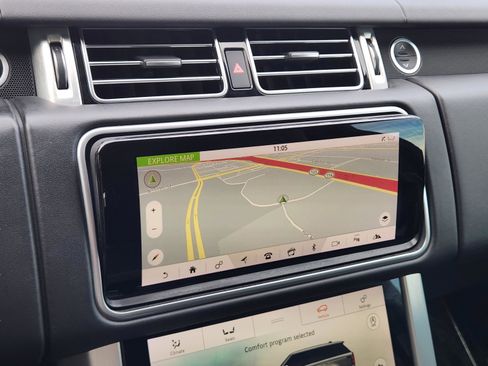 Used 2020 Land Rover Range Rover HSE image 16