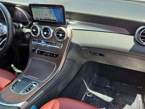 Certified 2022 Mercedes-Benz GLC 300 4MATIC image 17