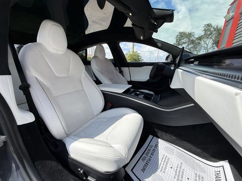 Used 2022 Tesla Model S Plaid image 18