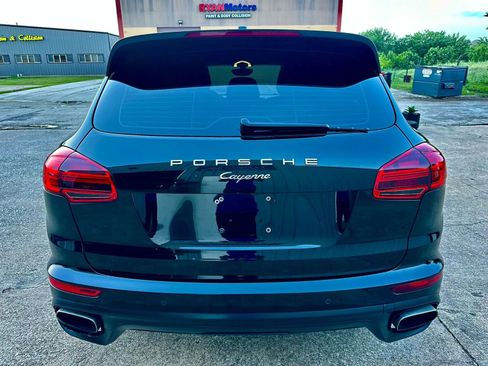 Used 2018 Porsche Cayenne AWD/4WD image 5
